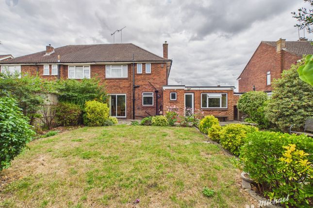 52 Westmorland Avenue, Aylesbury photo 3