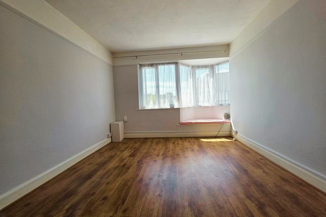 329, Upper Elmers End Road, Beckenham photo 2