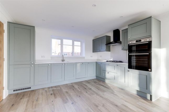 15 Meadow Croft Gardens, Nottingham photo 2