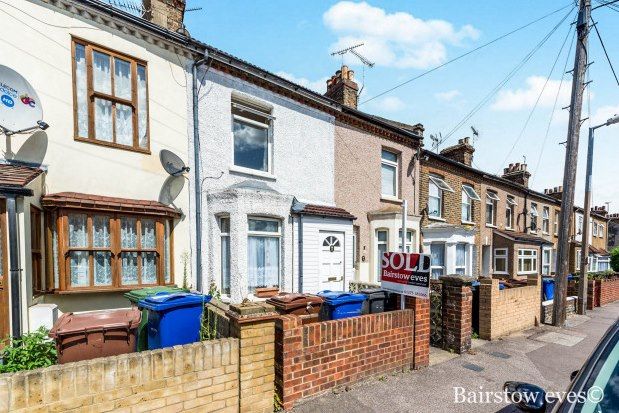 Thumbnail Property to rent in Grove Road, Grays