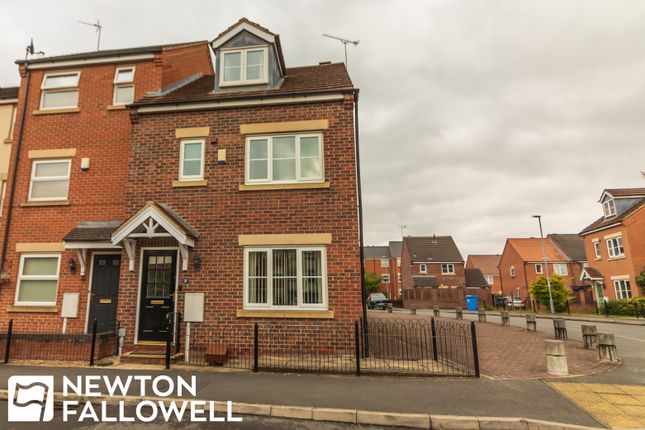 Thumbnail Town house for sale in Grieves Close, Retford