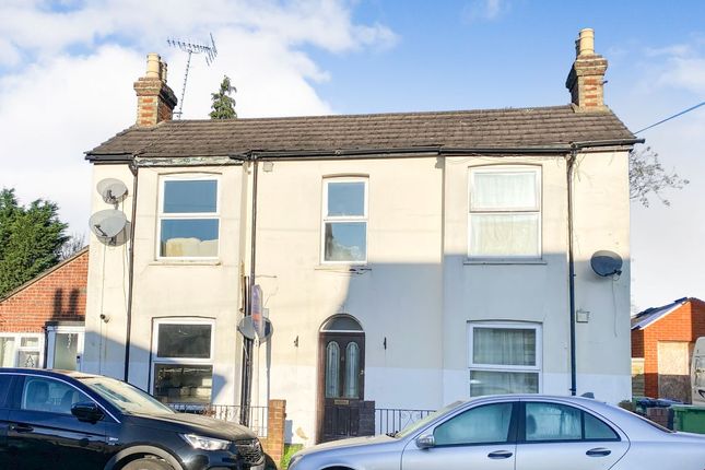 1-bed flat on 6, Moorlands Road, Camberley, £70,000