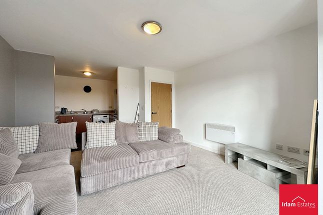 Apt 19, The Locks, Manchester photo 3