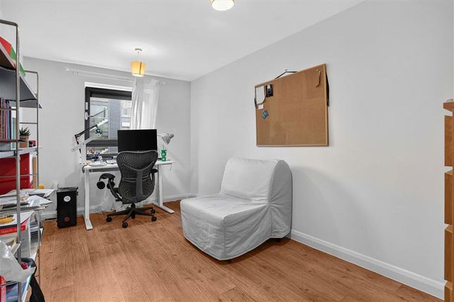 71 Tesla Court, Warple Way, London photo 4