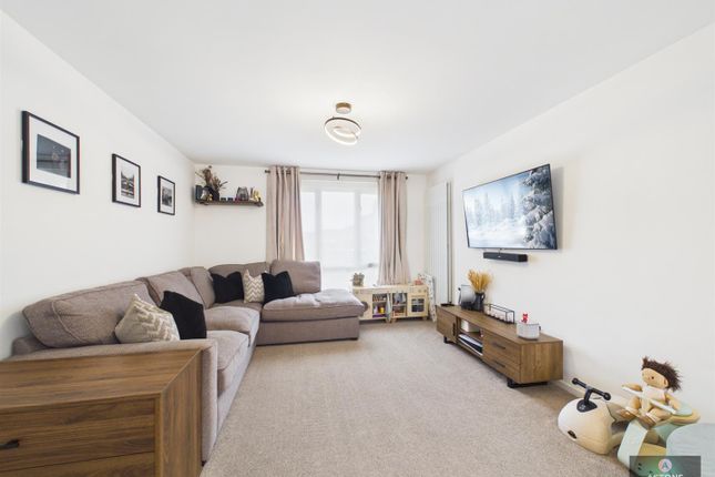 13, Beaumont Close, Crawley photo 3