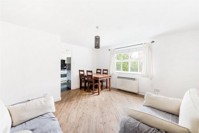 Flat to rent in Lisle Close, Heritage Park, London