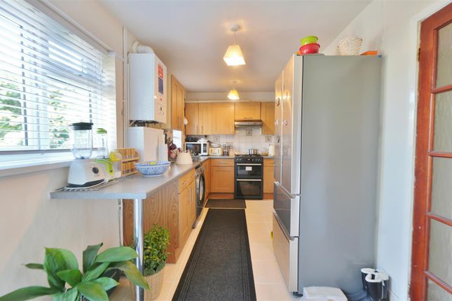 141, Waterbeach Road, Slough photo 3