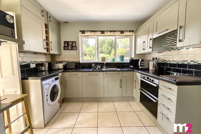 4, Caestory Avenue, Usk photo 4