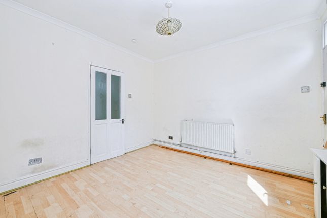 1, Stanley Avenue, Nottinghamshire photo 3