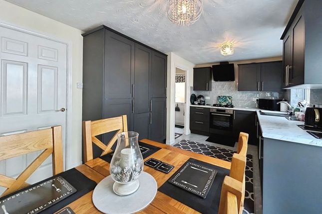 31 Clos Castell Newydd, Bridgend photo 3