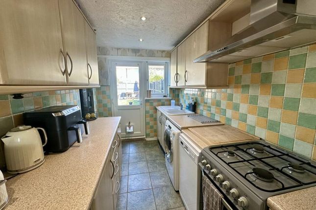 15, Roche Close, Leicester photo 4