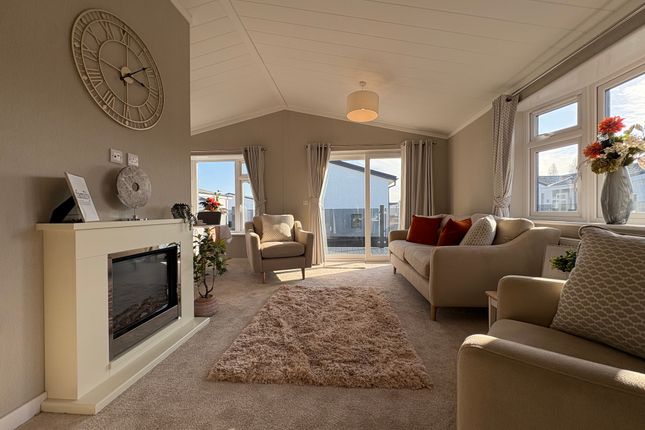 2-bed caravan on 26, Cliffs Drive, Sandy Bay Residential Resort, £275,000