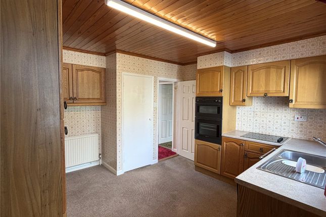 15, Maddever Crescent, Cornwall photo 3