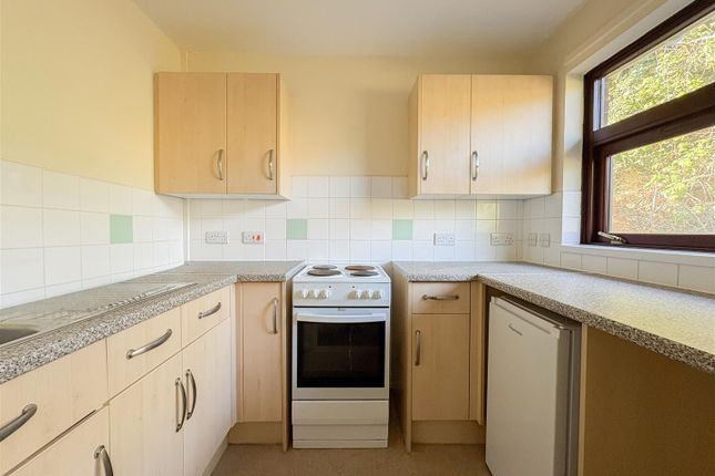 Flat 10 Willow Glen, Upper Glen Road, St. Leonards-On-Sea photo 2