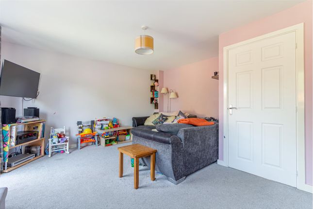 32, Skylark Rise, Worcester photo 4