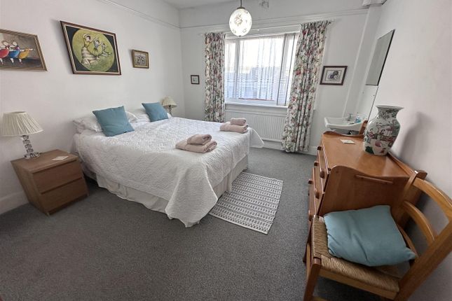 Flat 1, Valerian, West Parade, Bexhill-On-Sea photo 3