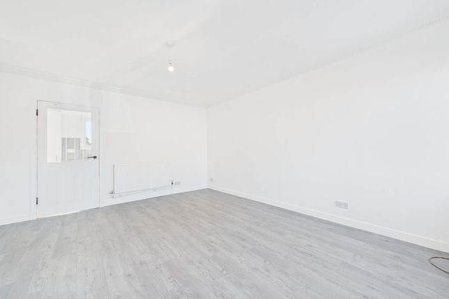8, Cluanie Avenue, Shotts photo 3