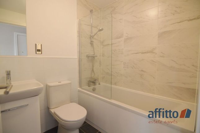 Flat for sale in Romal Capital, Jesse Hartley Way, Liverpool