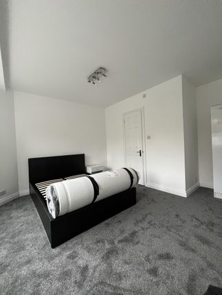 Gunnersbury Avenue, London photo 4