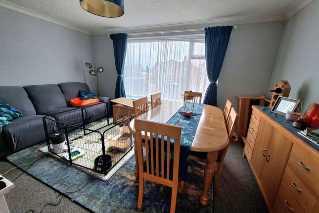 12, Ellwood Avenue, Peterborough photo 3