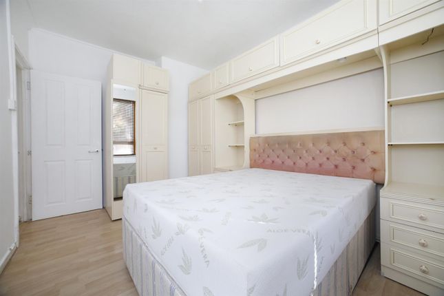 Flat for sale in Morecambe Street, London
