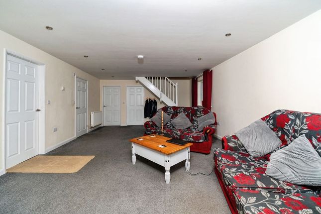 Yew Tree Cottage, Warren Road, Louth photo 3