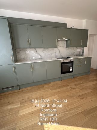 8a , North Street, Romford photo 2