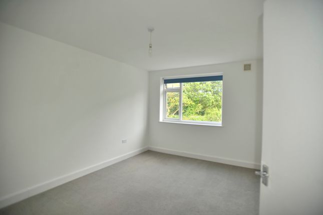 216, Alexandra Road, London photo 4