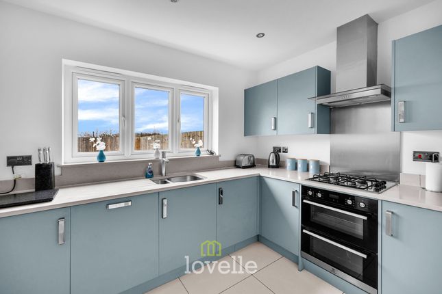 33 Albertross Drive, Grimsby photo 3