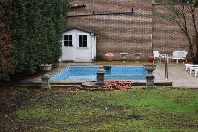 Detached house to rent in Penshurst Gardens, Edgware