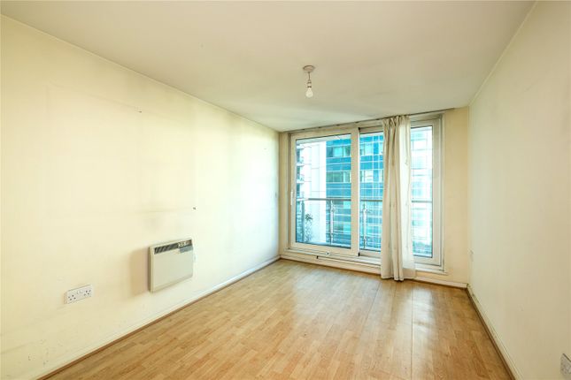 Flat 614 Hanover House, 7, St. George Wharf, London photo 3