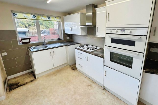 52 High Street, Bridgend photo 4