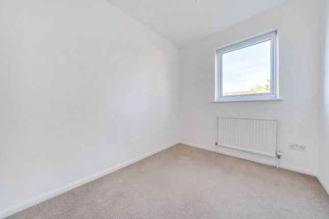 End terrace house for sale in Oaktree Close, Colden Common, Winchester