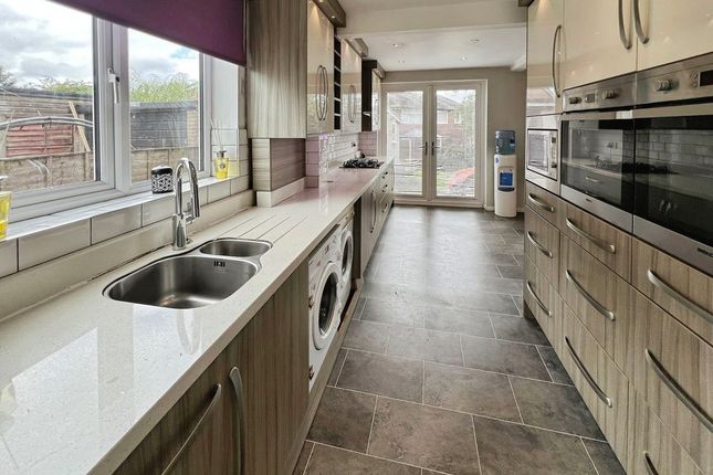 4, Carlton Close, Bolton photo 4