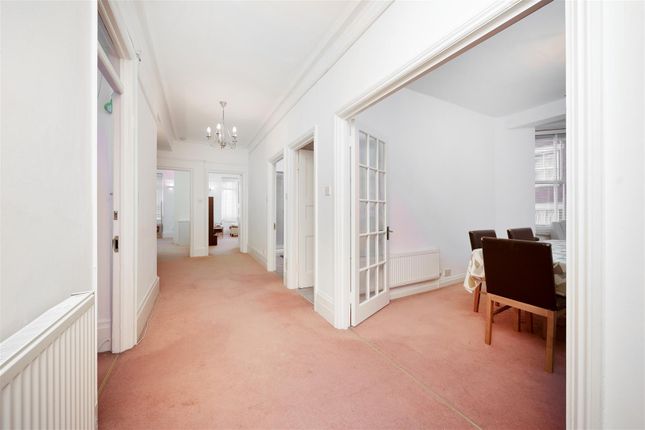 Flat 22, Burnham Court, Moscow Road, London photo 4