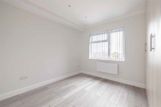 240b, Farnham Road, Slough photo 5