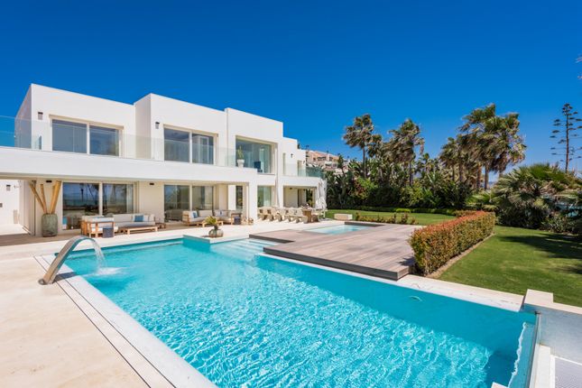 Thumbnail Villa for sale in Beach Side Golden Mile, Marbella, Malaga, Spain