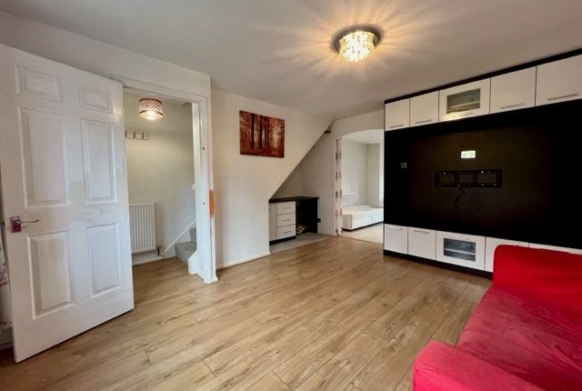 29, Middleton Gardens, Hampshire photo 3