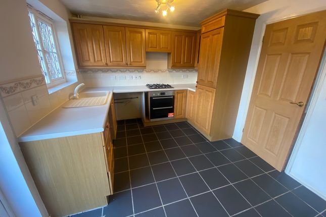 33, Stevenage photo 2