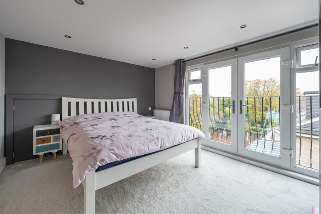 Property for sale in Fieldhouse Close, London