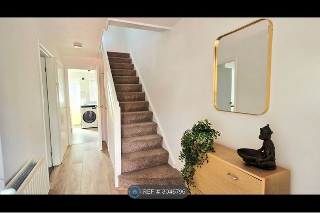 Corby Drive, Englefield Green, Egham photo 3