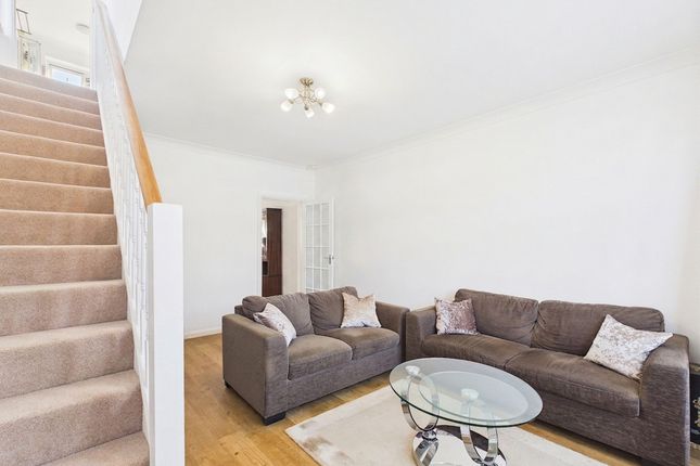 49 Woodlands, Harrow photo 3