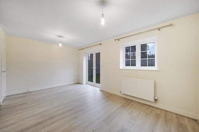 13, Arnold Drive, Rugby photo 3