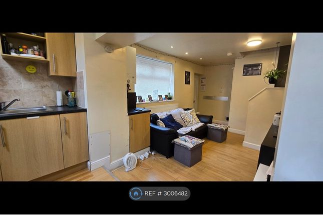 Flat, Hanover Square, Leeds photo 2
