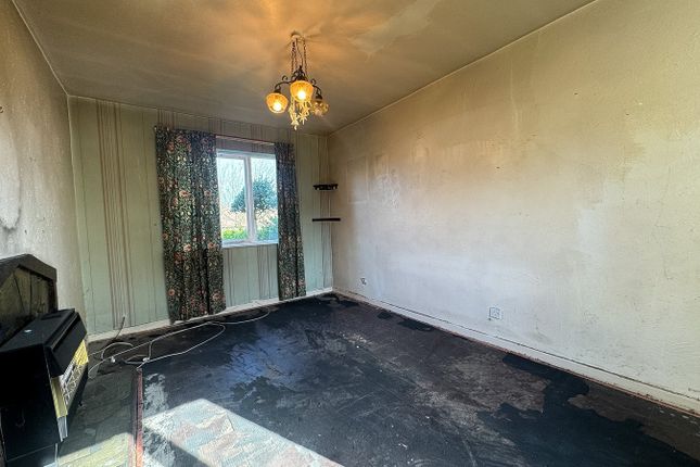 11, Coule Royd, Huddersfield photo 4