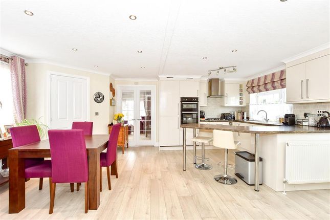 Mobile/park home for sale in Southwick Road, North Boarhunt, Fareham, Hampshire