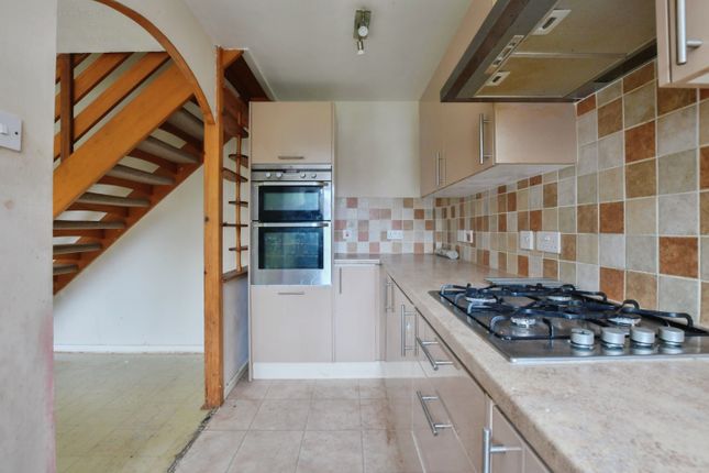 6, Ringbury, Lymington photo 3