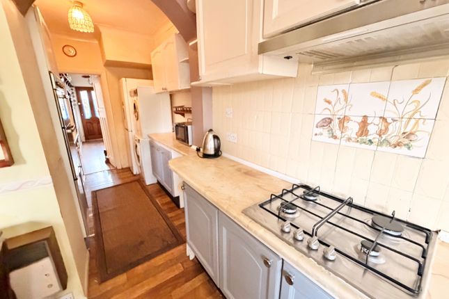 48, Salcombe Drive, Chadwell Heath photo 5