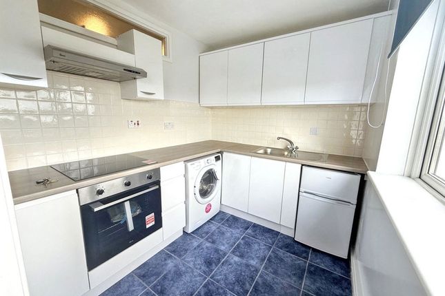 25, Winshields, Cramlington photo 3
