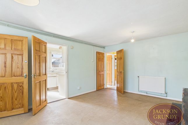 3, Whitehills Crescent, Northampton photo 4